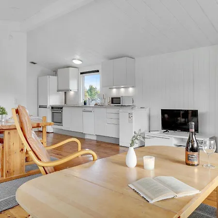 With Fireplace 02 Ferienhaus *