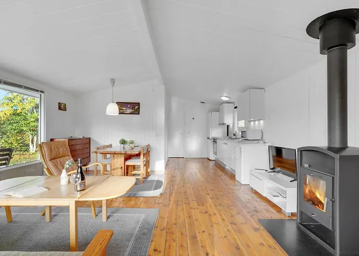 別荘 With Fireplace 02