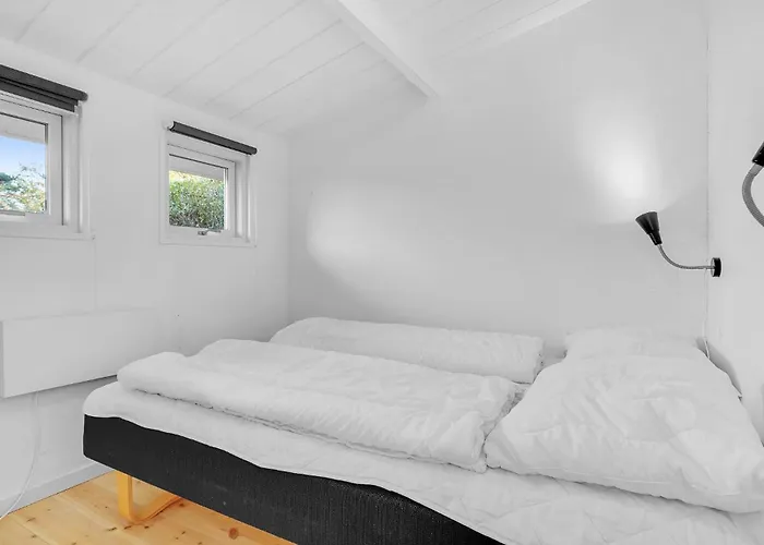 別荘 With Fireplace 02